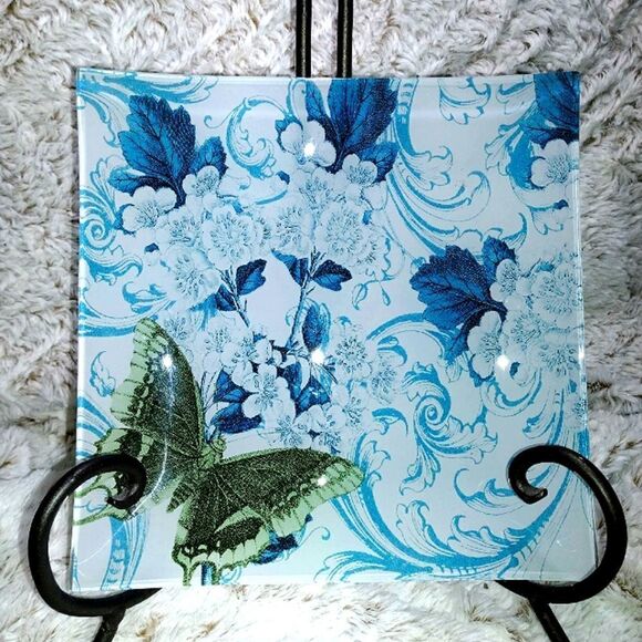 Square butterfly print glass serving/decorative plate. - Picture 1 of 3